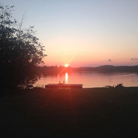 Algonquin'S Edge Resort Madawaska Exterior foto